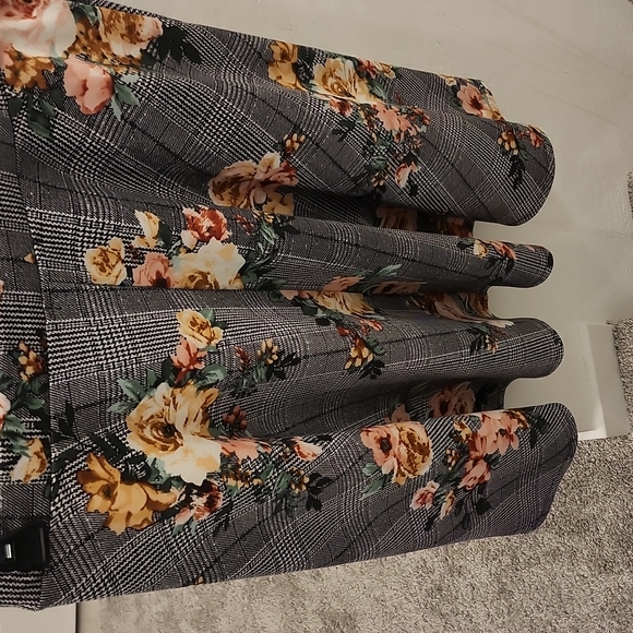 Skirt - Picture 3 of 3